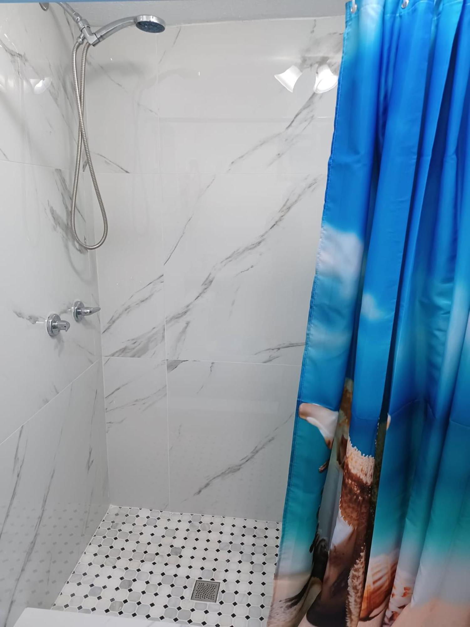 B5 Best Value On Private Bedroom With Private Bathroom In Little Havana, Маямі Екстер'єр фото
